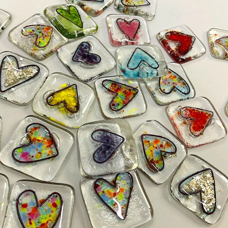 To(5PC )ken glass heart card souvenir gift in 5PC pocket, melted glass heart pocket token, fun gift
To(5PC )ken glass heart card souvenir gift in 5PC pocket, melted glass heart pocket token, fun gift
