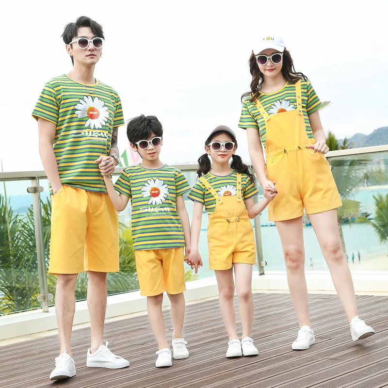 

Dad Mom and Child Matching Clothes for Whole Family Clothing Mother and Daughter Striped Dress Father Son Equal T Shirts Outfits