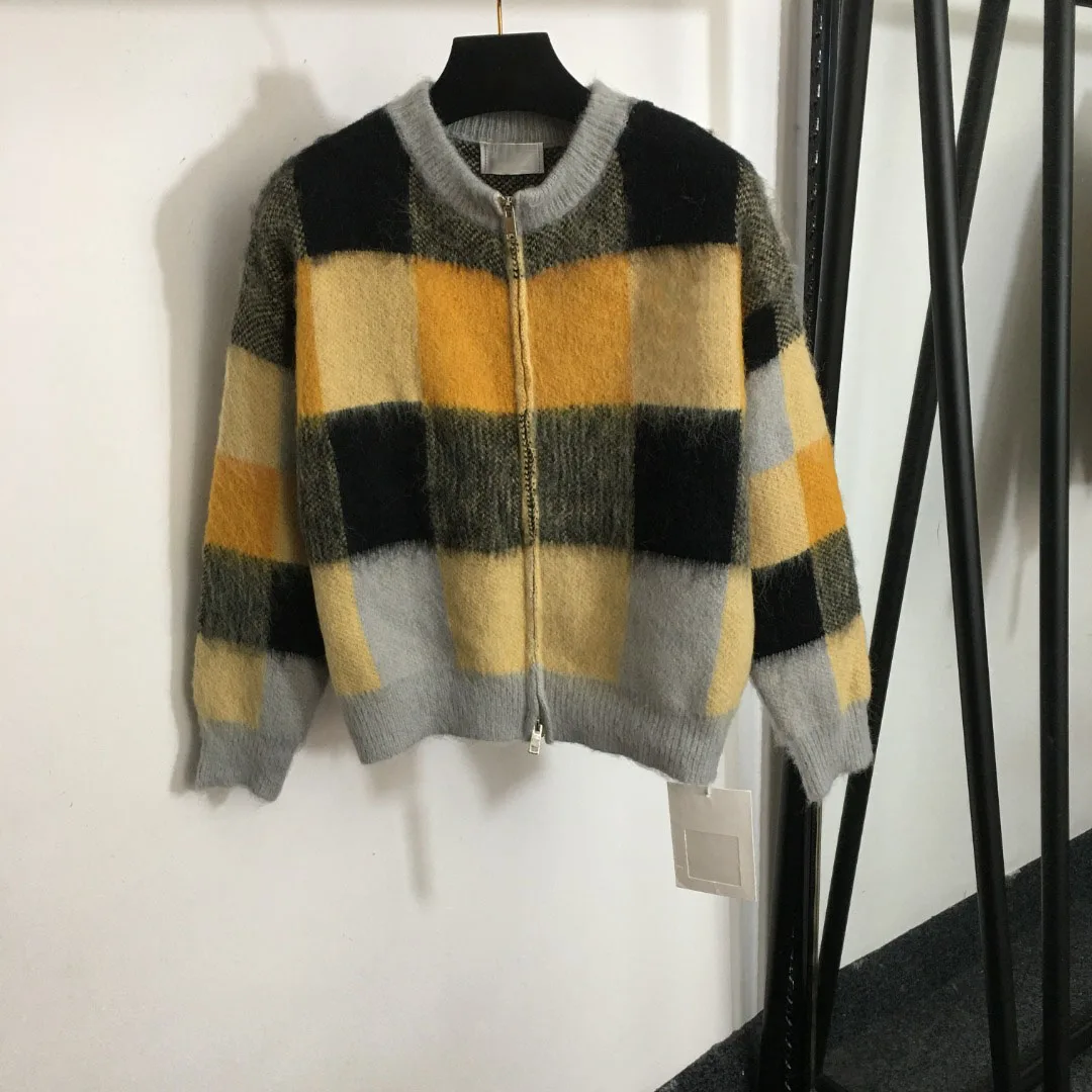 Autumn Winter New Women Cardigan Knitted Coat Y2k Clothing Brand Design Plaid Color Block High Quality Luxury Woman Fashion Tops
Autumn Winter New Women Cardigan Knitted Coat Y2k Clothing Brand Design Plaid Color Block High Quality Luxury Woman Fashion Tops