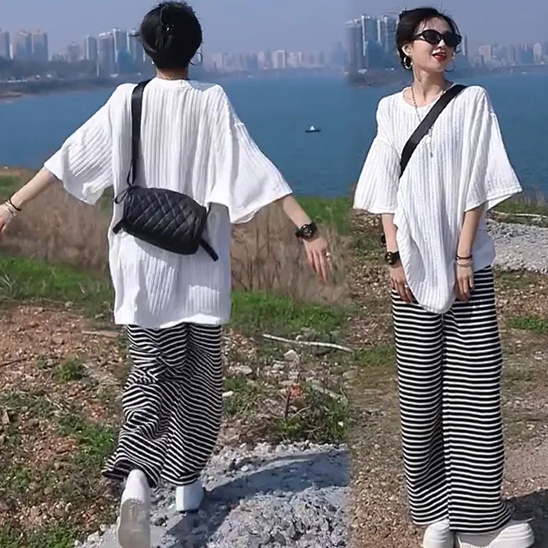 Loose Casual Maternity Clothes Set Summer Plus Size White Top+Striped Belly Pants 2pcs Set Fashion Pregnant Women Clothes Sets
Loose Casual Maternity Clothes Set Summer Plus Size White Top+Striped Belly Pants 2pcs Set Fashion Pregnant Women Clothes Sets
