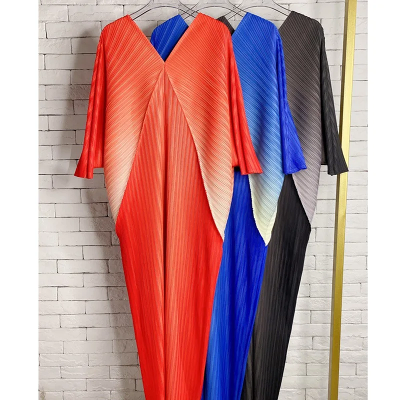 Miyake Pleated Gradient Dress Spring/summer 2022 New loose and large size slimming V-neck bat sleeve maxi dress
Miyake Pleated Gradient Dress Spring/summer 2022 New loose and large size slimming V-neck bat sleeve maxi dress