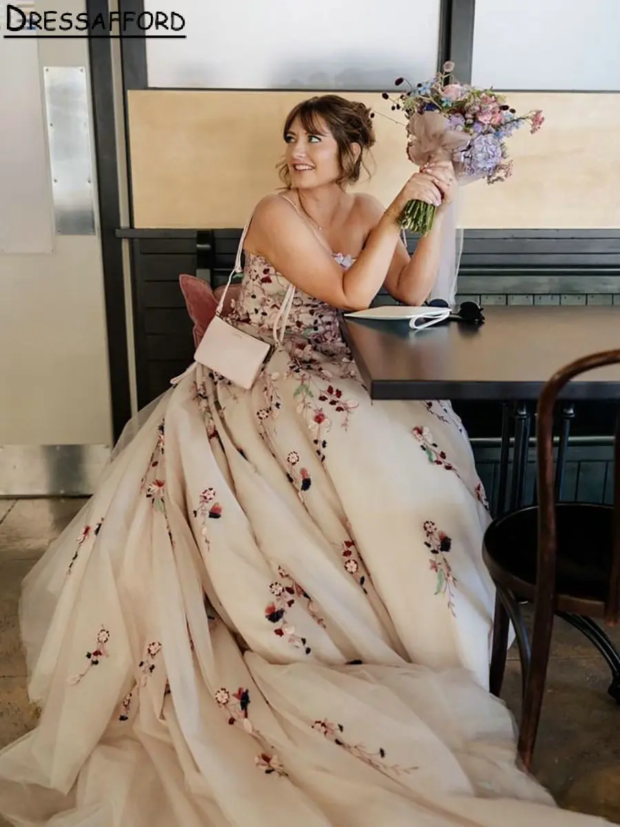 Gorgeous Sweetheart Sleeveless A-Line Wedding Dresses Colorful 3D Floral Lace Bridal Gowns
Gorgeous Sweetheart Sleeveless A-Line Wedding Dresses Colorful 3D Floral Lace Bridal Gowns