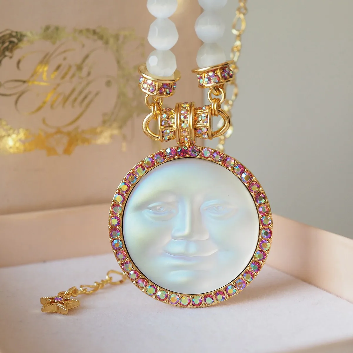 Fashion Trends, Retro Art, Fresh and Natural, Crystal Clear, Sparkling Water Diamonds White Imitation Cat's Eye Stone Necklace
Fashion Trends, Retro Art, Fresh and Natural, Crystal Clear, Sparkling Water Diamonds White Imitation Cat's Eye Stone Necklace