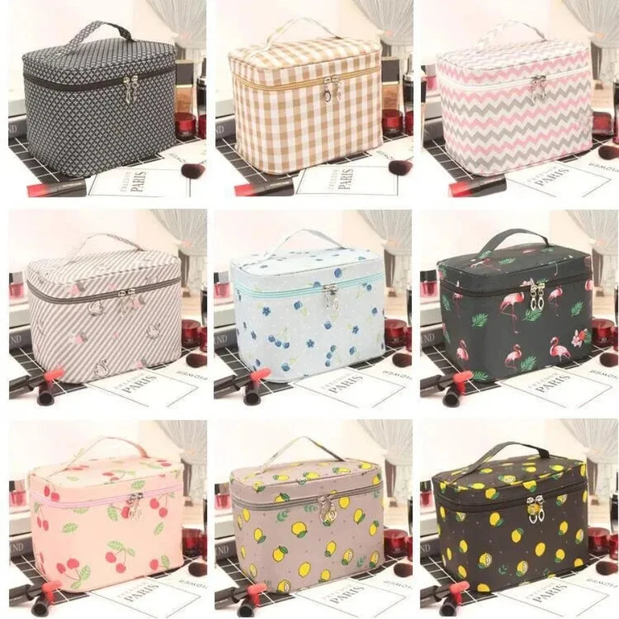 Cute Travel Portable Waterproof Large Capacity Makeup Storage Bag, Geometric Pattern, Polyester Material, Unisex Urban Simple St
Cute Travel Portable Waterproof Large Capacity Makeup Storage Bag, Geometric Pattern, Polyester Material, Unisex Urban Simple St