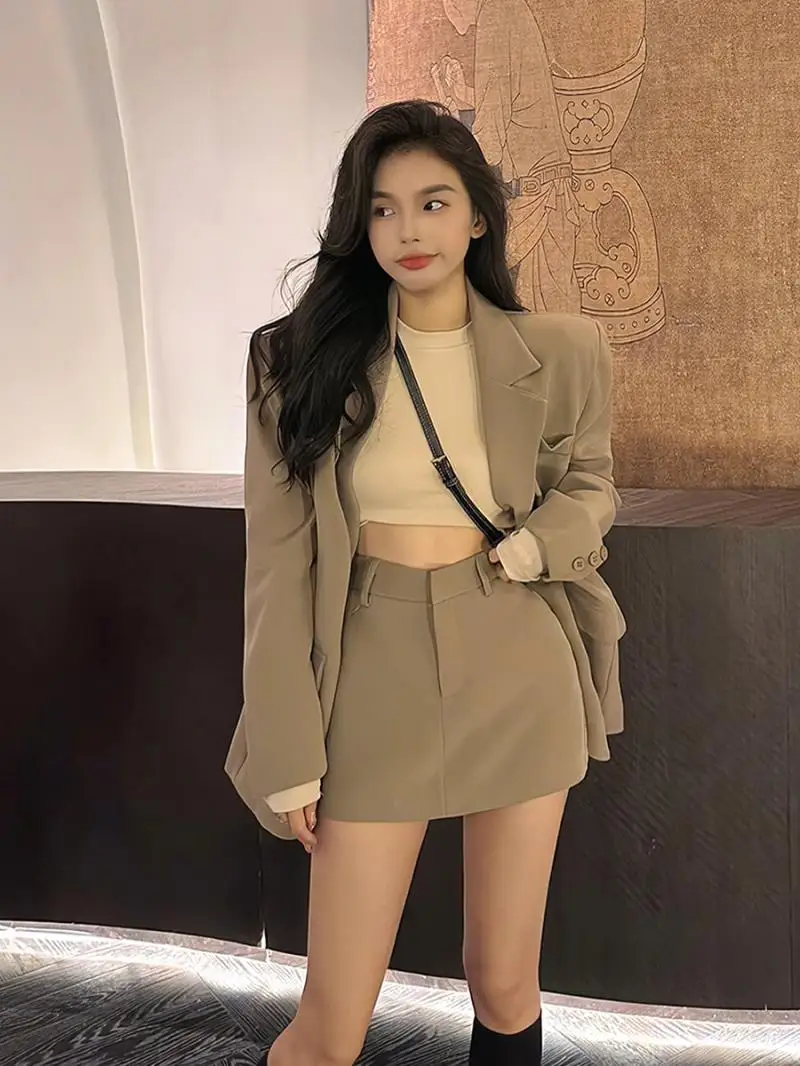 Khaki New Temperament Casual Suit Jacket Half Skirt Two-Piece Set High-End Sense Internet Celebrity Street Fashion Suit Hot Sale
Khaki New Temperament Casual Suit Jacket Half Skirt Two-Piece Set High-End Sense Internet Celebrity Street Fashion Suit Hot Sale