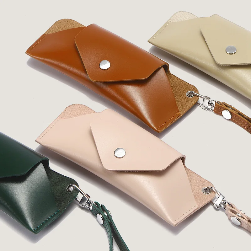 1PCS Retro Leather Handmade Glasses Bag Sunglasses Glasses Case Portable Myopia Frame Case Simple Protective Case For Eyeglasses
1PCS Retro Leather Handmade Glasses Bag Sunglasses Glasses Case Portable Myopia Frame Case Simple Protective Case For Eyeglasses