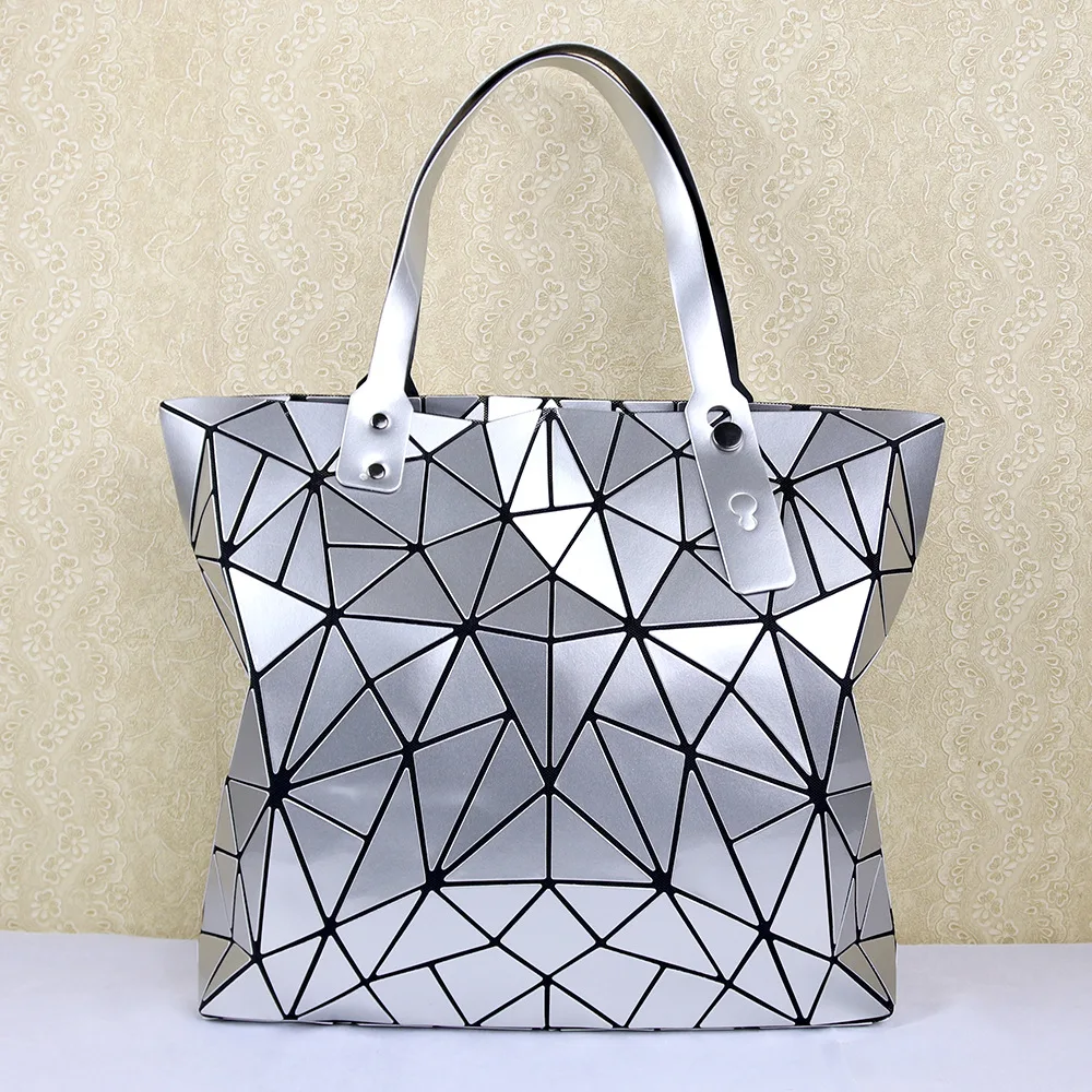 

Chaobaobao new geometric rhombic PU glossy large-capacity handbag ladies ever-changing folding deformation shoulder bag