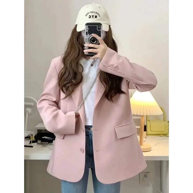 Женская куртка в стиле оверсайз, на весну-осень
Женская куртка в стиле оверсайз, на весну-осень