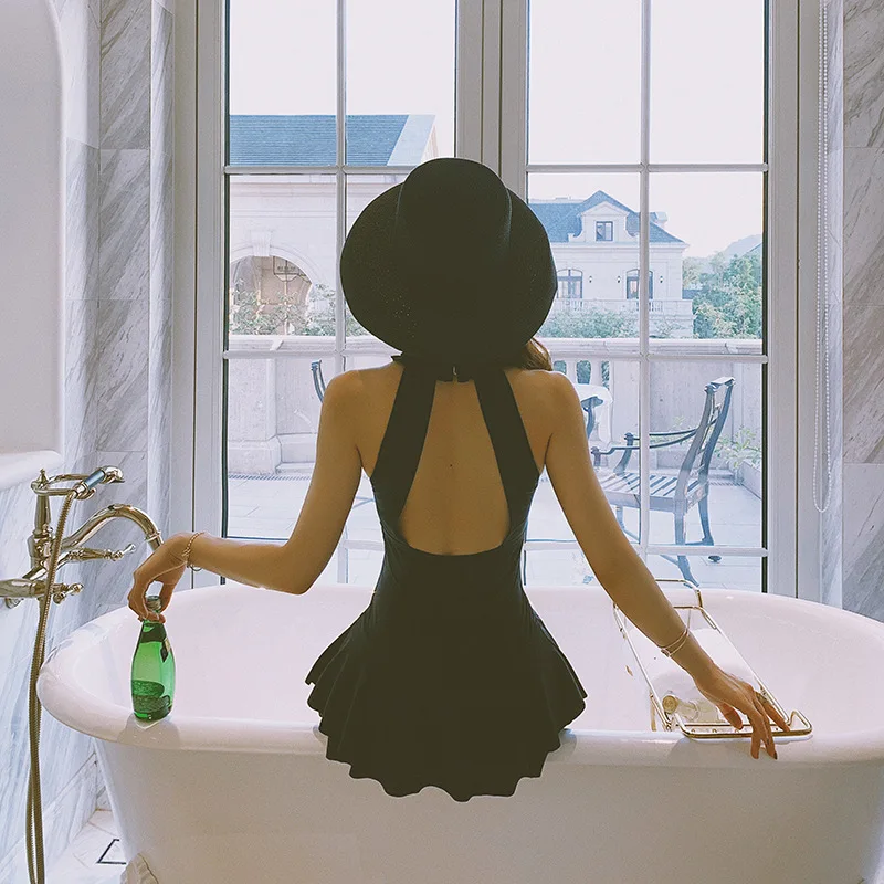 Korean ins wind one-piece skirt conservative cover belly slim sexy backless small chest gathered hanging neck girl swimsuit
Korean ins wind one-piece skirt conservative cover belly slim sexy backless small chest gathered hanging neck girl swimsuit