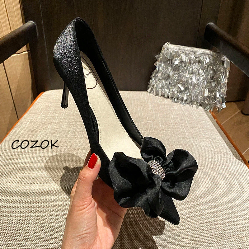 Женская обувь 2022, Женская Классическая обувь с бантом-бабочкой, пикантные повседневные туфли на высоком каблуке
Женская обувь 2022, Женская Классическая обувь с бантом-бабочкой, пикантные повседневные туфли на высоком каблуке