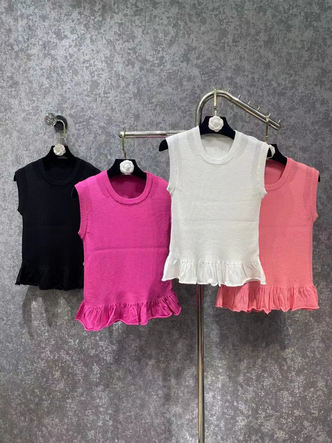High Quality Women Summer New Fashion Slim Thin Celebrity Sweet Cute Ruffle Knitted Ice Silk Sleeveless Vest Tops
High Quality Women Summer New Fashion Slim Thin Celebrity Sweet Cute Ruffle Knitted Ice Silk Sleeveless Vest Tops