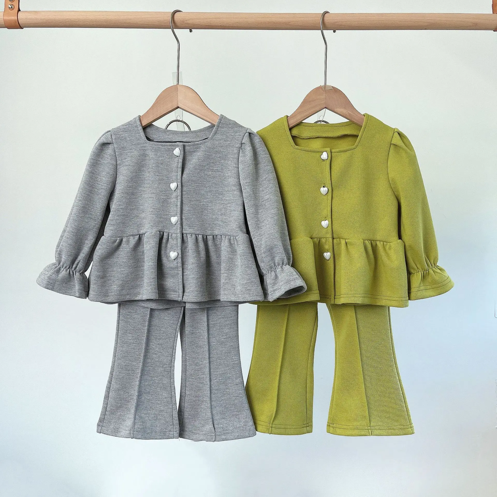 Children's Clothing Girls 2023 Spring Long-sleeved Jacket Flared Pants Light Luxury Two-piece Boutique Clothing Simple Style
Children's Clothing Girls 2023 Spring Long-sleeved Jacket Flared Pants Light Luxury Two-piece Boutique Clothing Simple Style