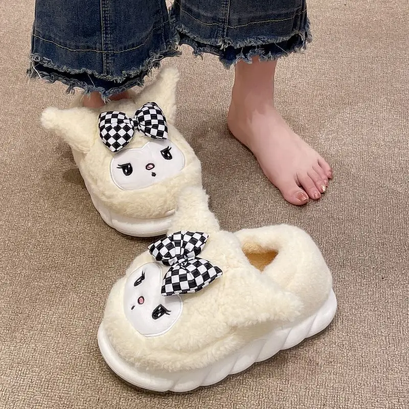 Sanrio Kuromi милые Мультяшные хлопковые туфли кавайная Кукла женские зимние домашние тапочки, плюшевые теплые толстые туфли
Sanrio Kuromi милые Мультяшные хлопковые туфли кавайная Кукла женские зимние домашние тапочки, плюшевые теплые толстые туфли