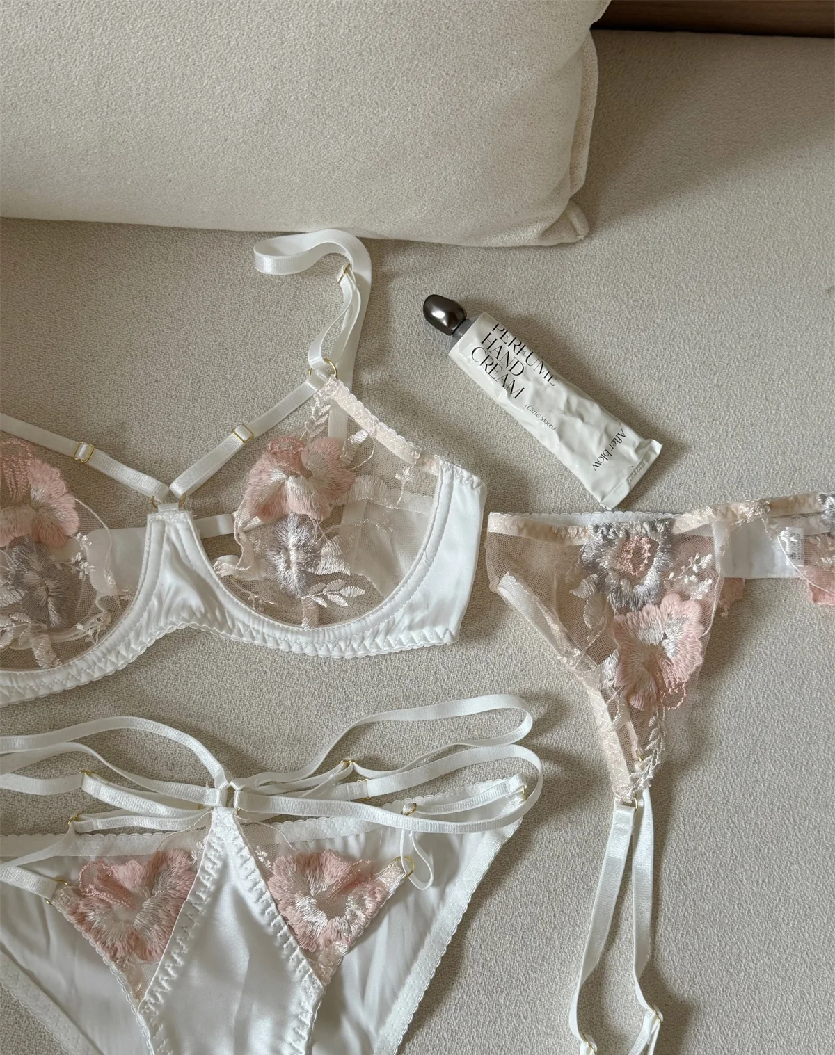 Lace embroidery embossed flowers lingerie set large breasts show small upturned underwear push up sexy bra three-piece set 3 Sc875d458ee9142808dd9b3b3c4dda31eI