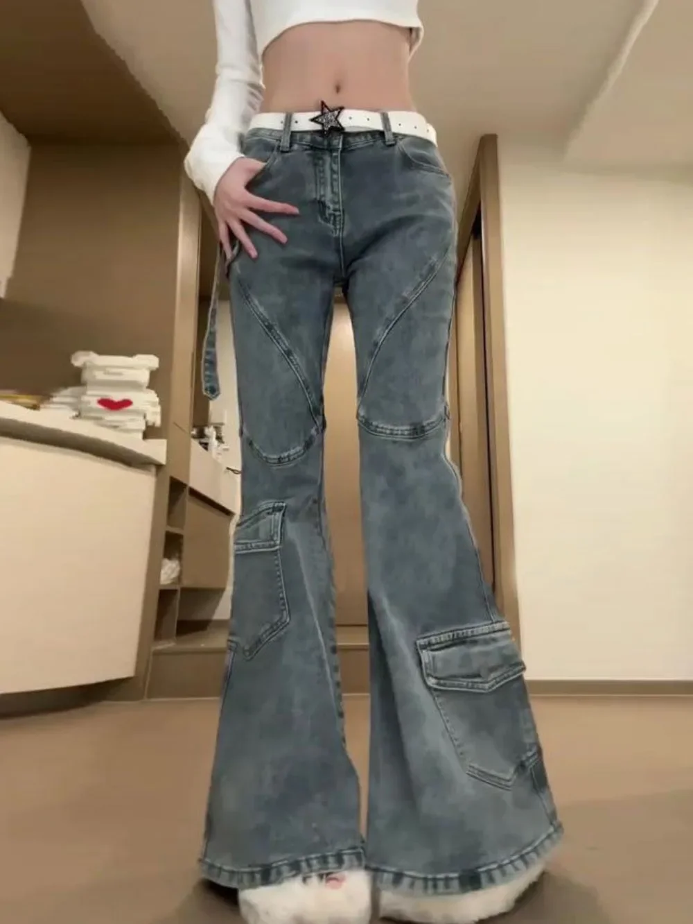 Vintage Designer Open Fork Jeans Women Pockets Korean Fashion Flare Pants Female High Waist Elegant Casual Denim Pants 2024
Vintage Designer Open Fork Jeans Women Pockets Korean Fashion Flare Pants Female High Waist Elegant Casual Denim Pants 2024