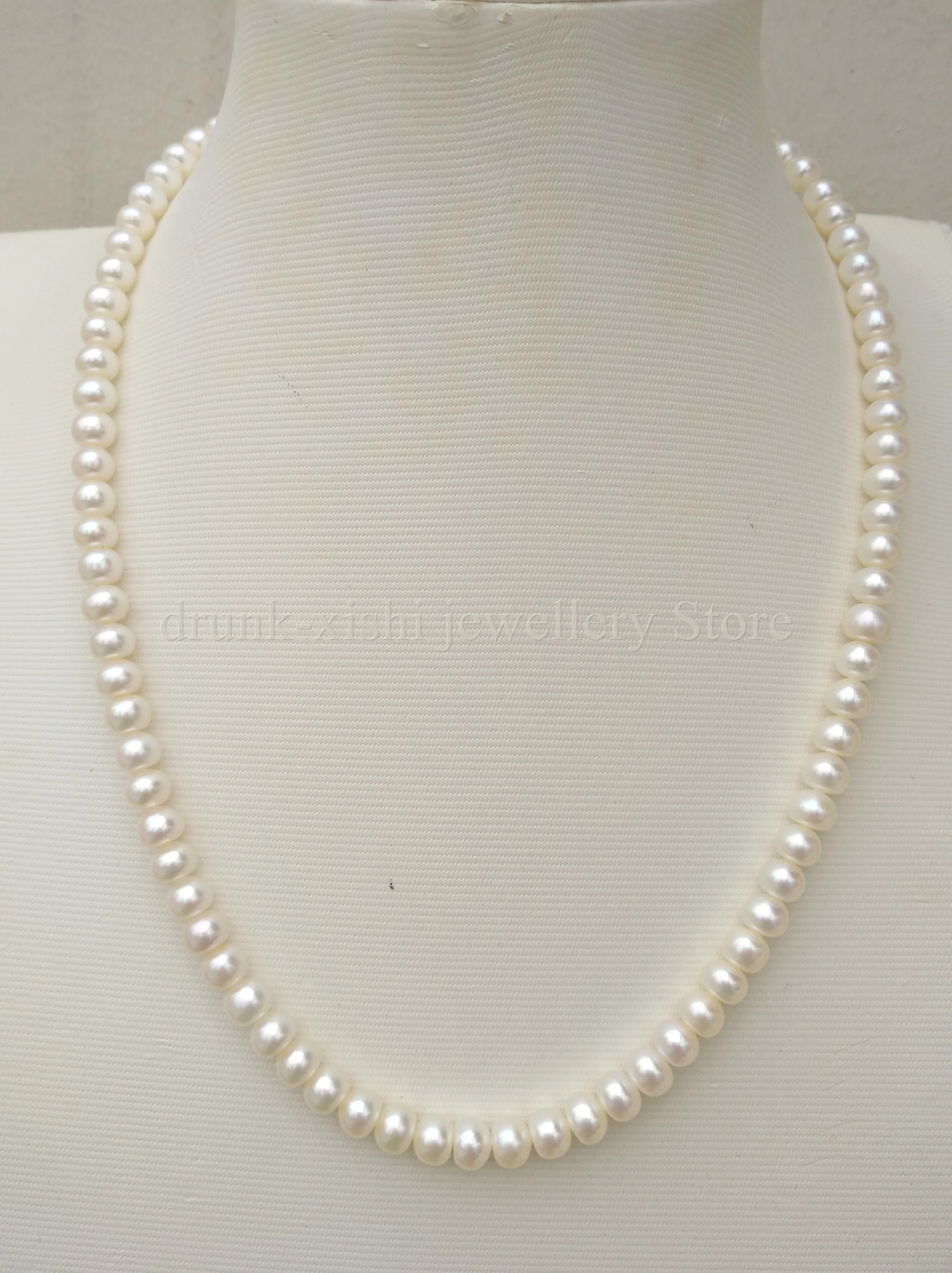 Ожерелье-чокер ручной работы с натуральным белым жемчугом
Ожерелье-чокер ручной работы с натуральным белым жемчугом