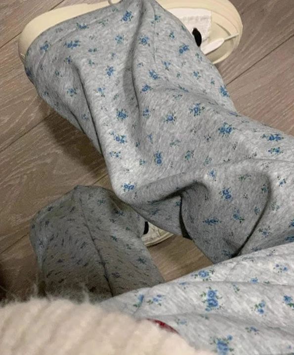 Korean retro floral casual wide-leg pants for women loose lazy style plus velvet and thickened high-waisted straight sweatpants
Korean retro floral casual wide-leg pants for women loose lazy style plus velvet and thickened high-waisted straight sweatpants