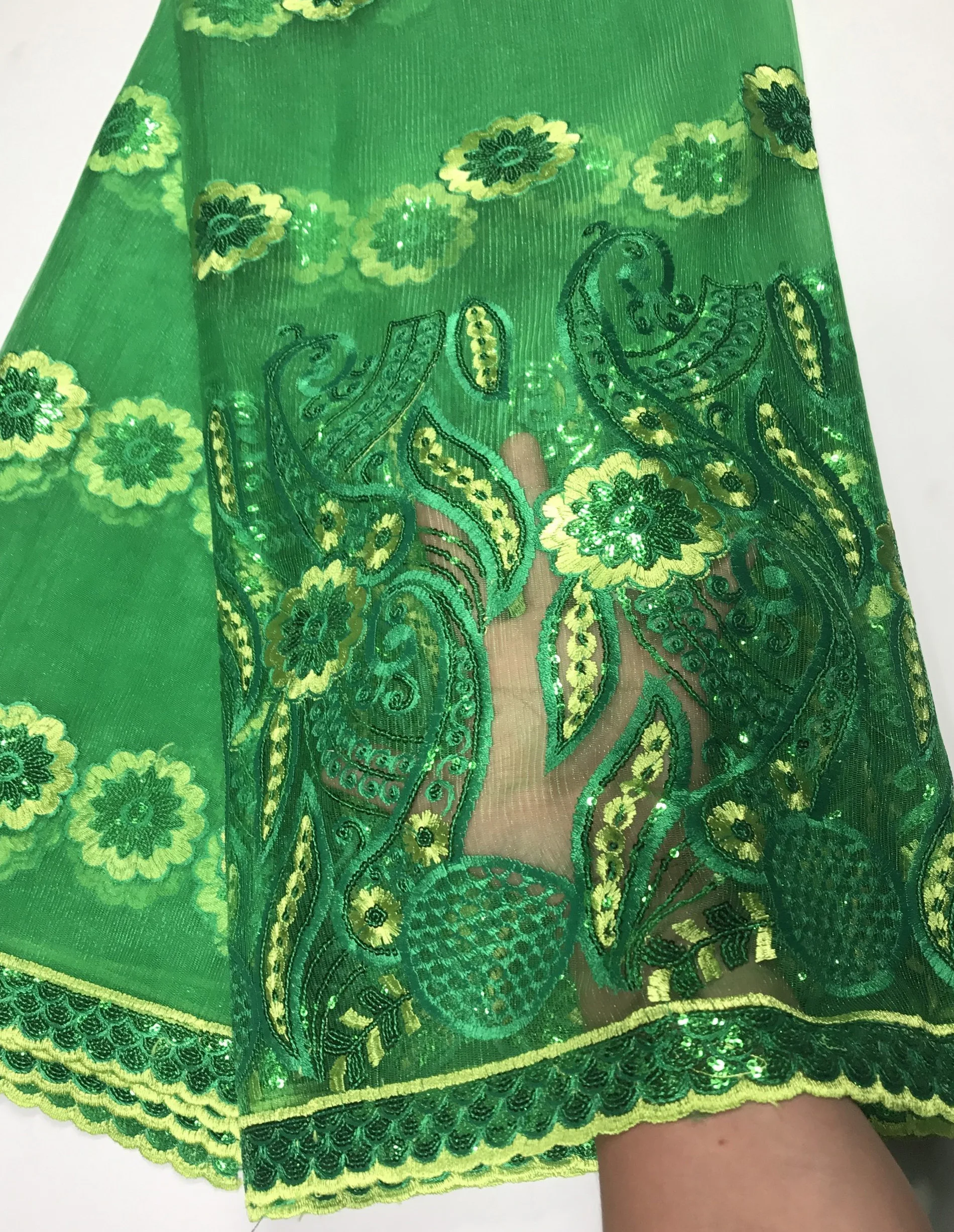 Newest Arrival Beautiful French Sequins Lace Fabric Twisted Line Sequins Fashionable Bright African Lace Fabric ALC-Z011
Newest Arrival Beautiful French Sequins Lace Fabric Twisted Line Sequins Fashionable Bright African Lace Fabric ALC-Z011