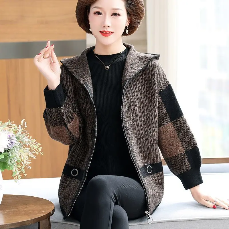 Autumn New Middle-aged Mother Cardigan Sweater Fashion Hooded Plaid Zipper Knitted Coat Women Casual Knitting Cardigan Tops V189 
Autumn New Middle-aged Mother Cardigan Sweater Fashion Hooded Plaid Zipper Knitted Coat Women Casual Knitting Cardigan Tops V189