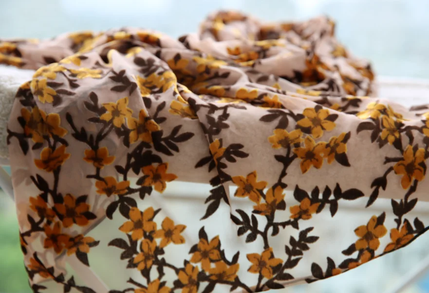 High-Grade Silk Etched-out Velvet Fabric Small Flower Hollow Velvet Fabric Hangzhou Silk Cheongsam Scarf Shawl Fabric
High-Grade Silk Etched-out Velvet Fabric Small Flower Hollow Velvet Fabric Hangzhou Silk Cheongsam Scarf Shawl Fabric
