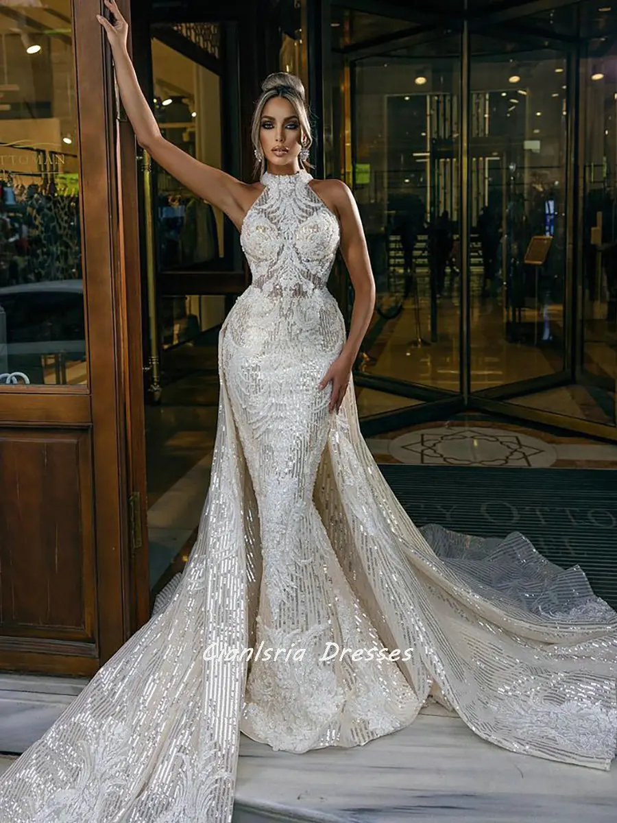 Champagne Sleeveless Shiny Crystal Dubai Mermaid Wedding Dresses High Neck Appliques Tiered Skirt Saudi Arabic Bridal Gowns
Champagne Sleeveless Shiny Crystal Dubai Mermaid Wedding Dresses High Neck Appliques Tiered Skirt Saudi Arabic Bridal Gowns