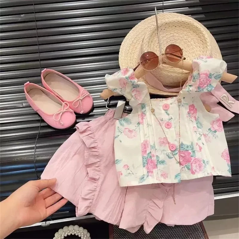 Girls Set 2024 New Summer Cute Girl Korean Edition Printed Halter Lace Shorts Set Summer New Two-piece Set Shirts Shorts Suits
Girls Set 2024 New Summer Cute Girl Korean Edition Printed Halter Lace Shorts Set Summer New Two-piece Set Shirts Shorts Suits