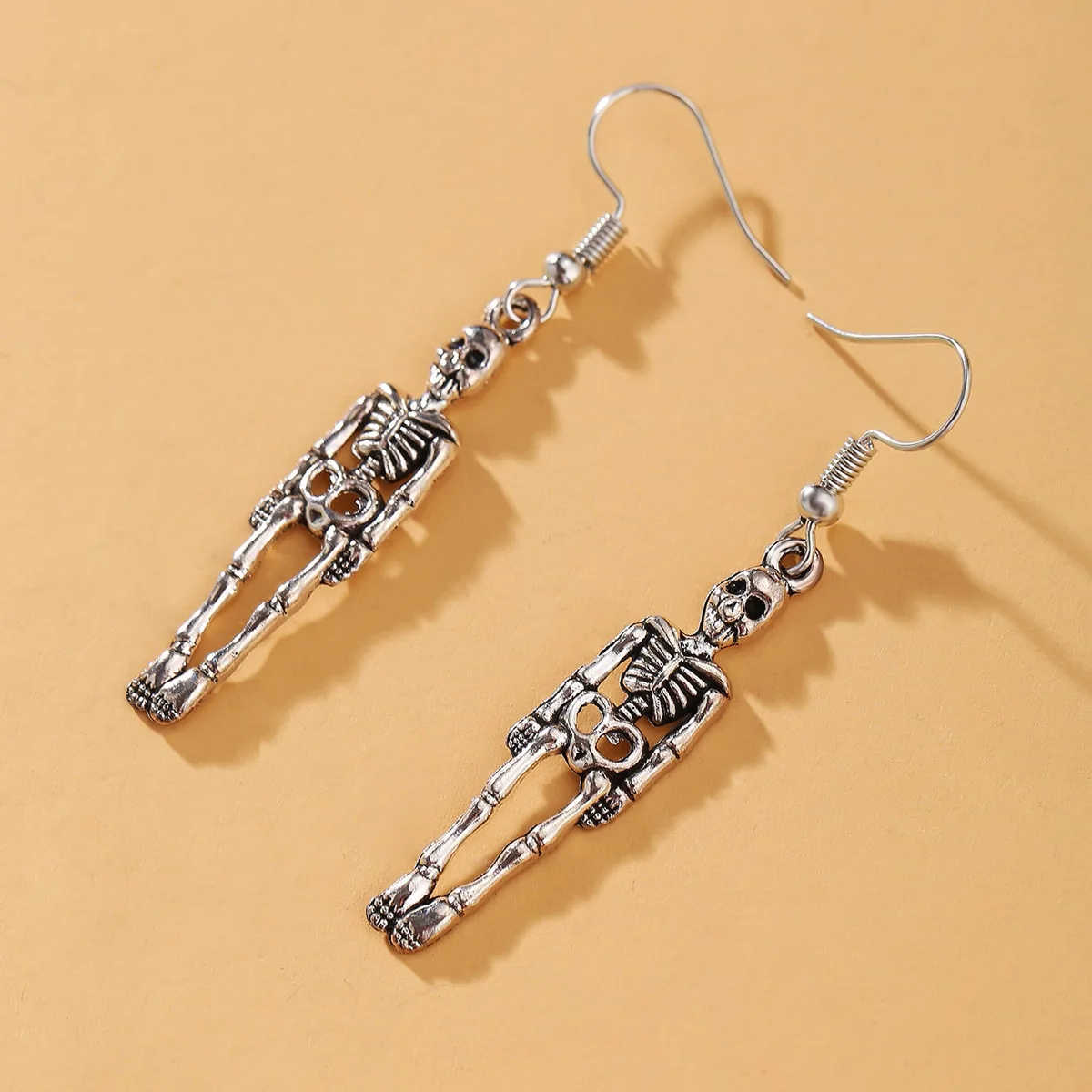 New Personalized European and American Halloween Earrings Holiday Skull Bone Joint Palm Eye Ear Earrings Jewelry Female
New Personalized European and American Halloween Earrings Holiday Skull Bone Joint Palm Eye Ear Earrings Jewelry Female