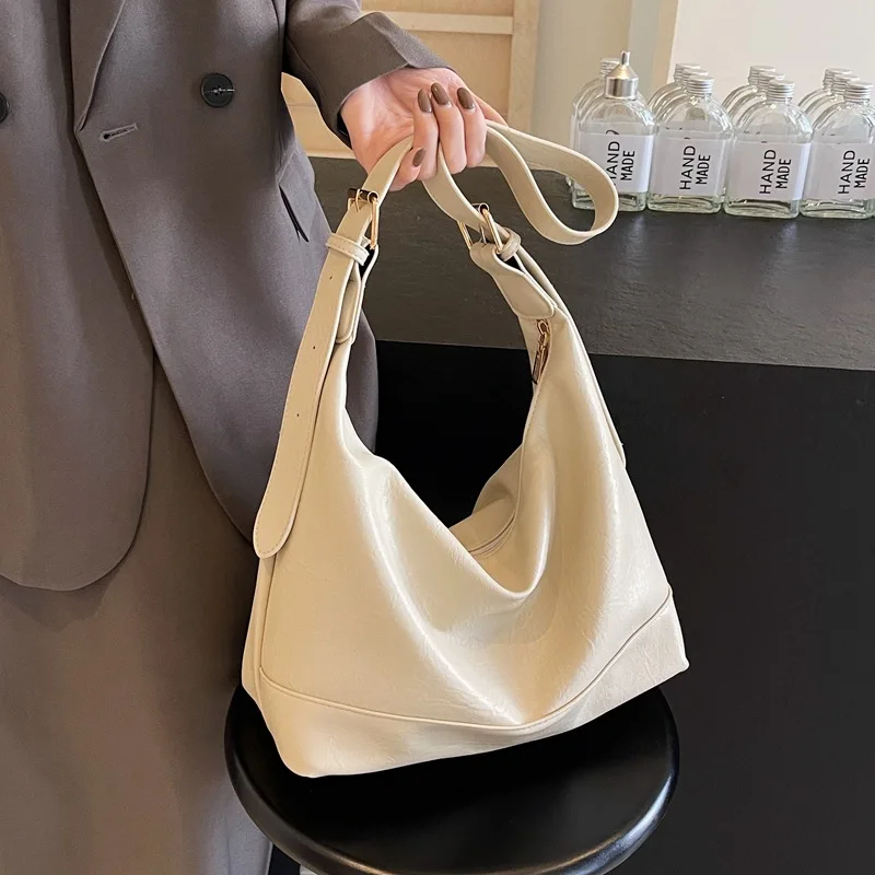 

This year's popular fashion and leisure women's bag 2024 new retro single shoulder underarm large capacity high-end tote bag