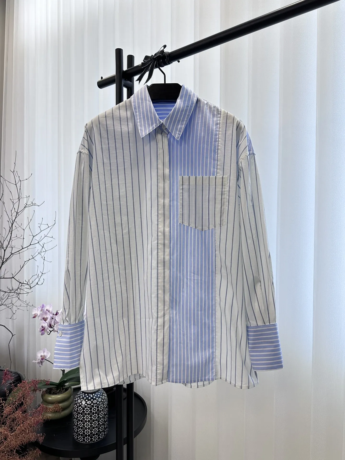 2023 autumn and early winter fashion new women's clothing Striped Color Matching Shirt 0802
2023 autumn and early winter fashion new women's clothing Striped Color Matching Shirt 0802