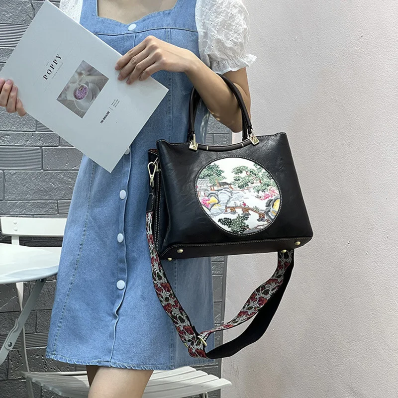 MOTAORA High Quality Embroidery Women Shoulder Designer Bags For Ladies Leather Handbag Woman Bag Luxury 2023 New Sac Main Femme
MOTAORA High Quality Embroidery Women Shoulder Designer Bags For Ladies Leather Handbag Woman Bag Luxury 2023 New Sac Main Femme