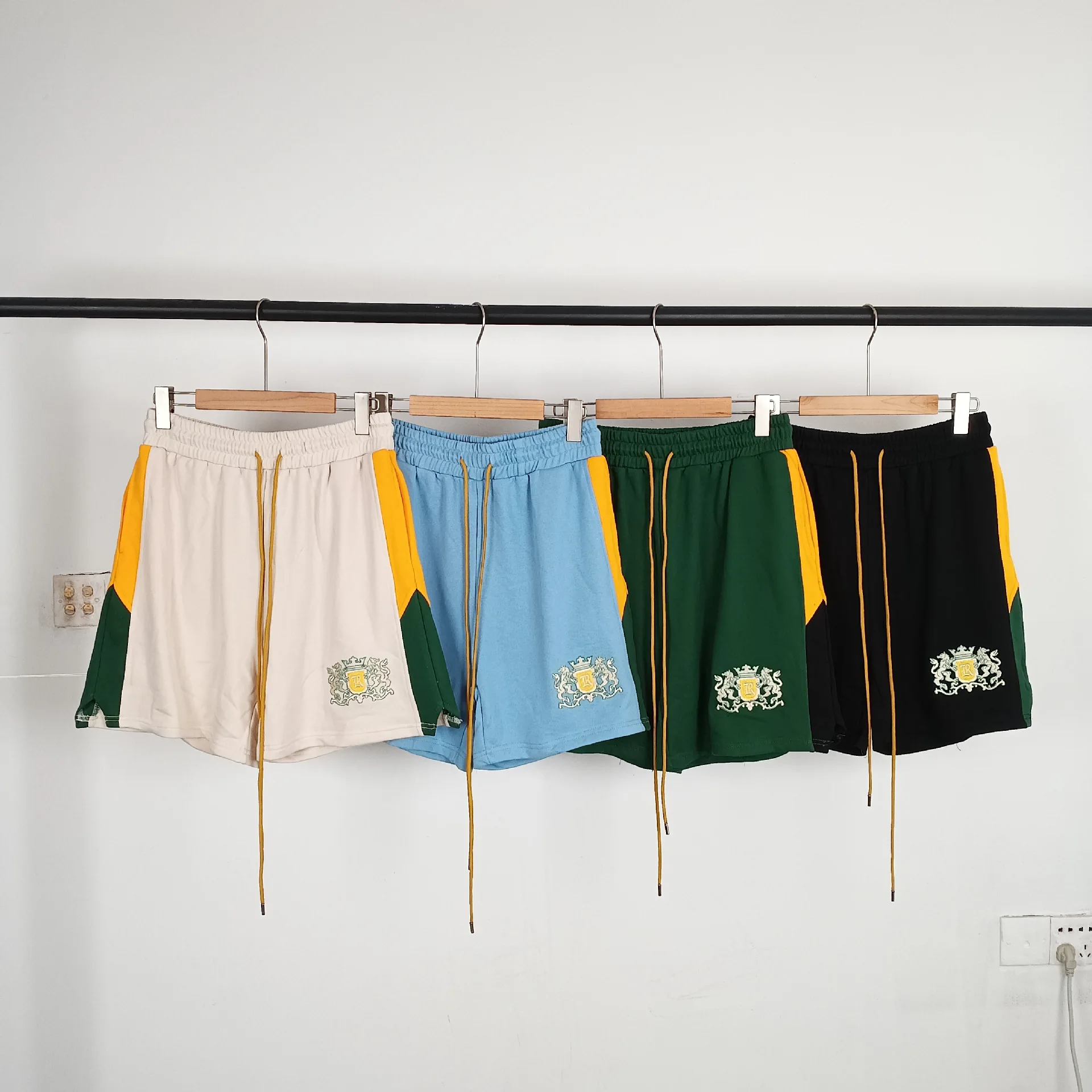 New Logo Short Sunset Men Women Casual Print Elastic Waist Drawstring Shorts Splicing Color Sports Shorts
New Logo Short Sunset Men Women Casual Print Elastic Waist Drawstring Shorts Splicing Color Sports Shorts