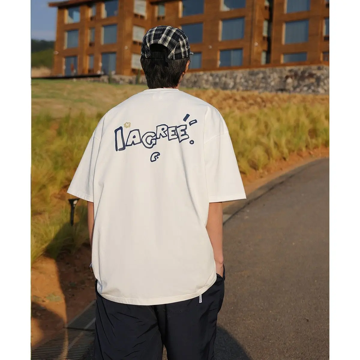 Japanese simple short-sleeved T-shirt for men in summer new retro Korean college style loose couple half-sleeved niche T-shirt
Japanese simple short-sleeved T-shirt for men in summer new retro Korean college style loose couple half-sleeved niche T-shirt