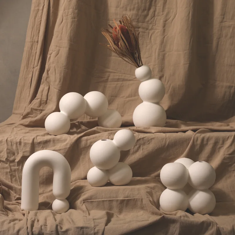 White Round shape Ceramic vases Modern smooth cute shelf decor simple purity high quality home decorative vases Birthday gift