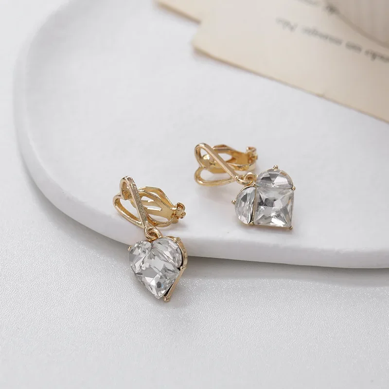White Simple Rhinestone Heart Clip Earrings for Women New Sweet Style Zircon Heart Shaped Clip on Earrings No Piercing Wholesale
White Simple Rhinestone Heart Clip Earrings for Women New Sweet Style Zircon Heart Shaped Clip on Earrings No Piercing Wholesale