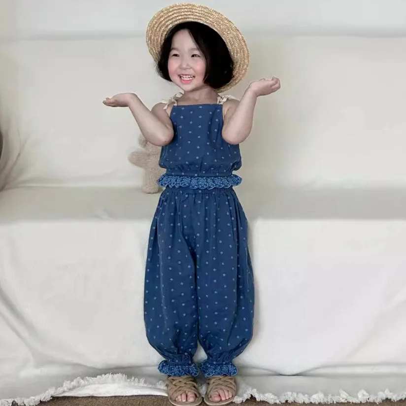 Korean Childrens Clothing 2024 Spring Summer Korean Version New Girl Lace Vest Pants Two-piece Set for Children
Korean Childrens Clothing 2024 Spring Summer Korean Version New Girl Lace Vest Pants Two-piece Set for Children