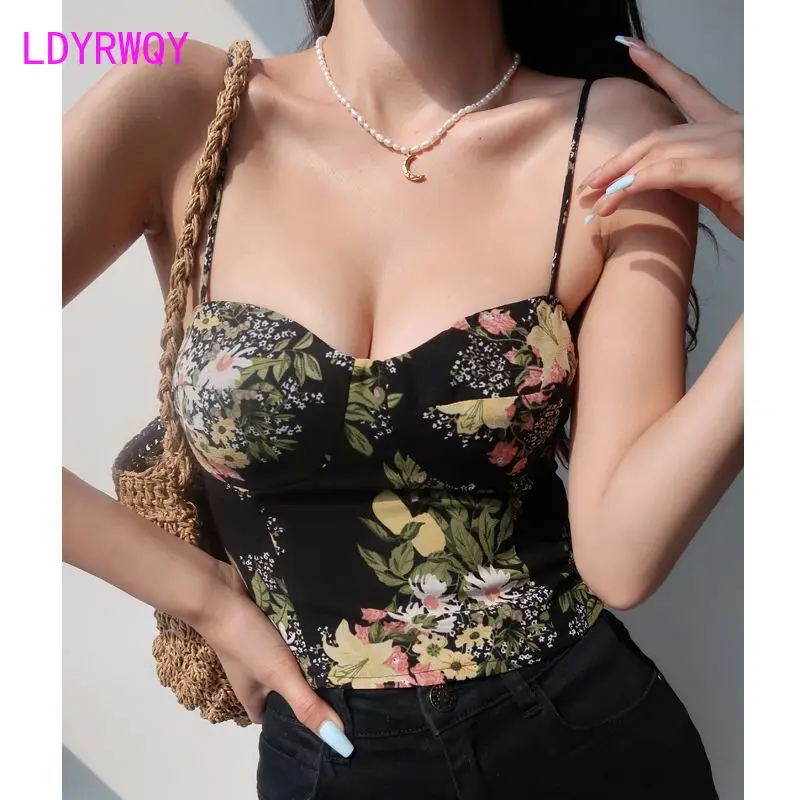 Girl feeling black bottom floral sexy V-neck Camisole women slim back fold top Tanks Camis vest
Girl feeling black bottom floral sexy V-neck Camisole women slim back fold top Tanks Camis vest