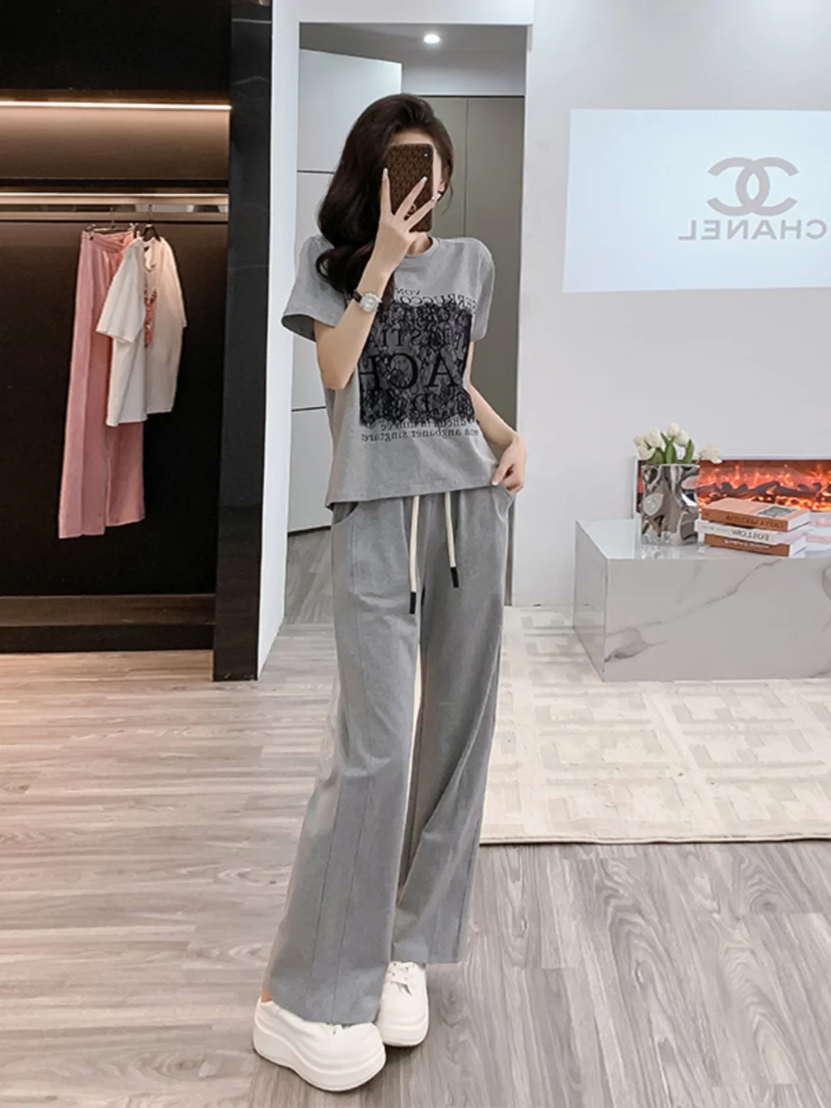Summer Fashion Age Reducing Short Sleeve Wide Leg Pants Two Piece Set for Women's Net Red Fried Street Grey Lively and Playful
Summer Fashion Age Reducing Short Sleeve Wide Leg Pants Two Piece Set for Women's Net Red Fried Street Grey Lively and Playful