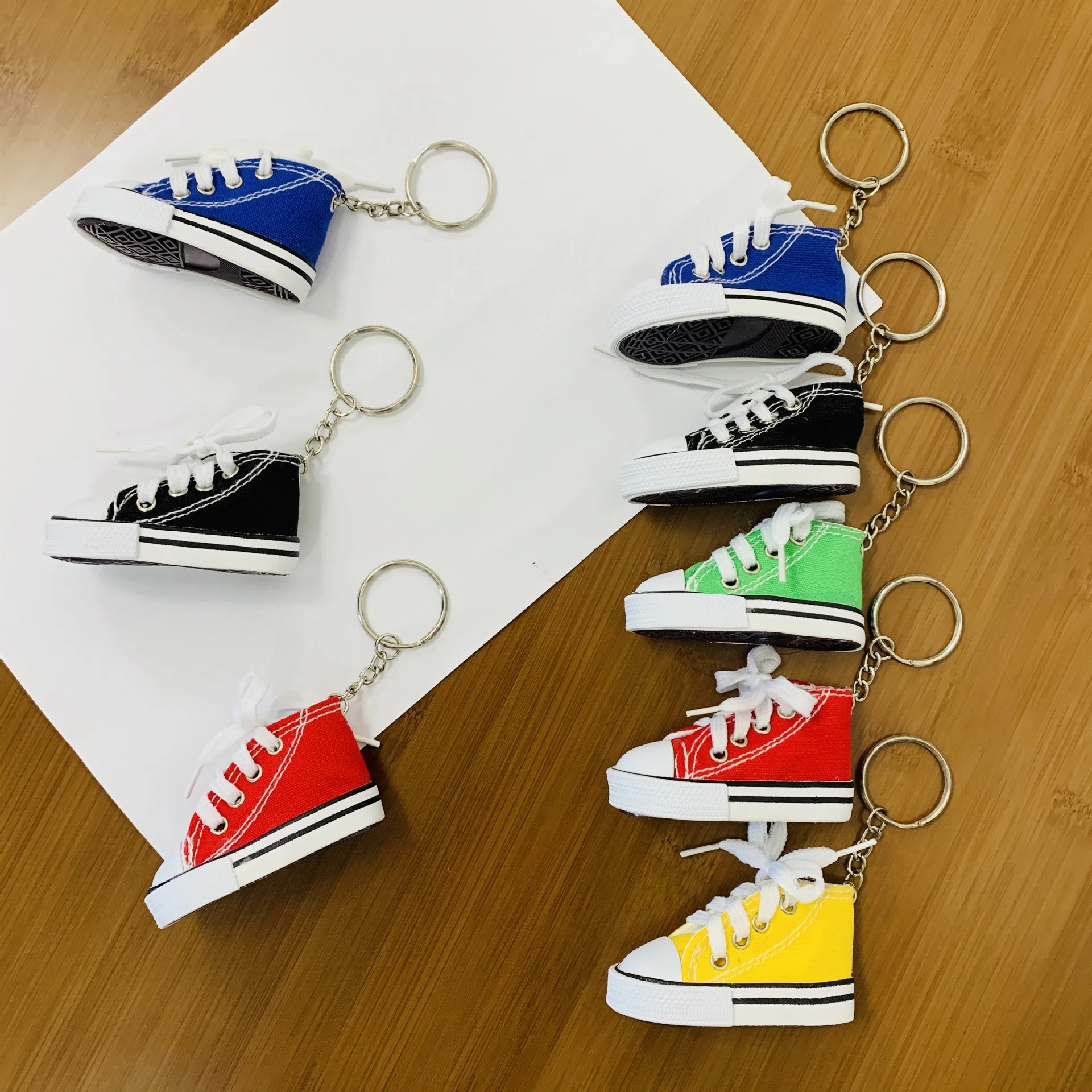 Mini canvas small shoes, fashionable bicycles, motorcycles, foot supports board hanging decorations, simulation keychain
Mini canvas small shoes, fashionable bicycles, motorcycles, foot supports board hanging decorations, simulation keychain