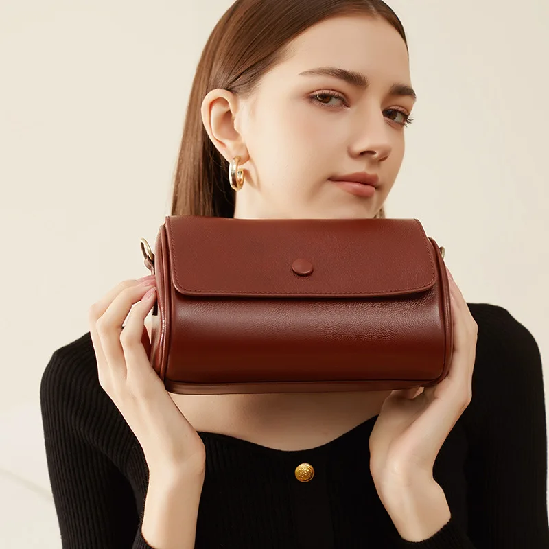 2023New Versatile Small Woven Retro Commuter One Shoulder Crossbody Cowhide Boston Pillow Women's Bag
2023New Versatile Small Woven Retro Commuter One Shoulder Crossbody Cowhide Boston Pillow Women's Bag
