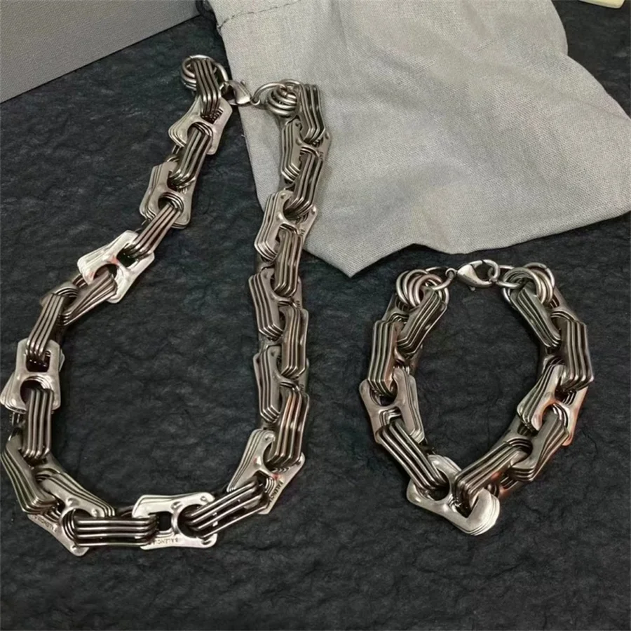 2023SS Ins Vintage Distressed Drink Can Chain Necklace Unisex Cuban Hip Hop Punk High Quality Charm Jewelry
2023SS Ins Vintage Distressed Drink Can Chain Necklace Unisex Cuban Hip Hop Punk High Quality Charm Jewelry