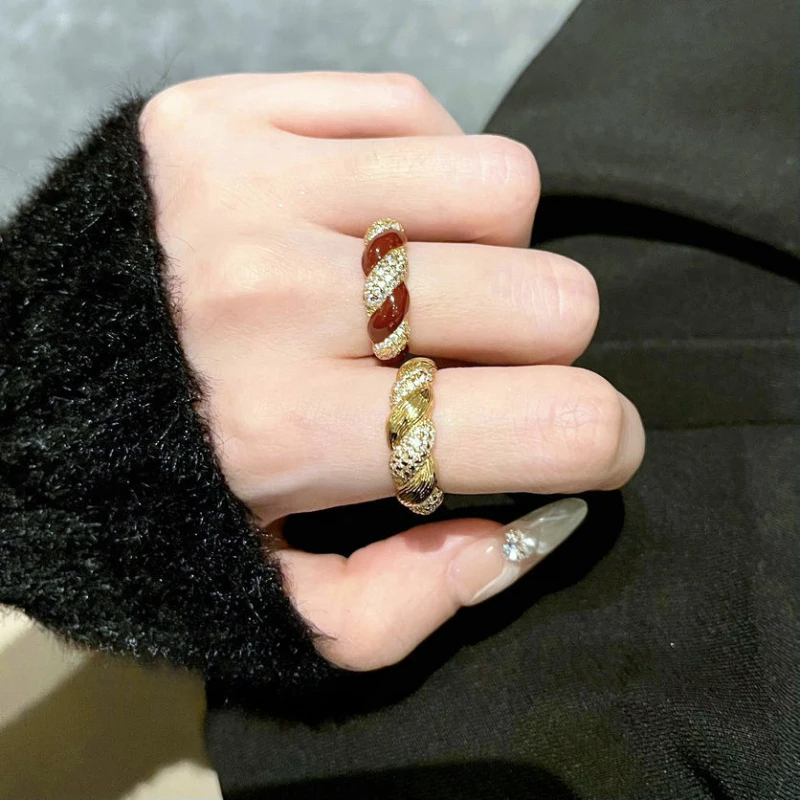 Vintage 18K Gold Filled Zircon Adjustable Twist Ring For Women Banquet Accessories Gift
Vintage 18K Gold Filled Zircon Adjustable Twist Ring For Women Banquet Accessories Gift