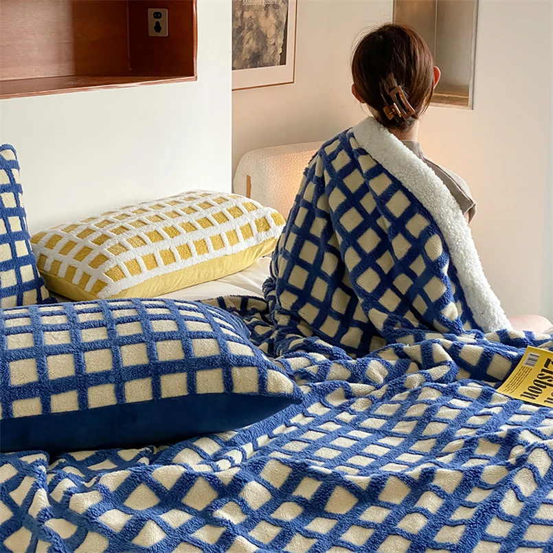 Nordic Style Classic Vintage Plaid Blanket Winter Thickened Warm Jacquard Lambskin Blanket Simple Office Nap Blanket
Nordic Style Classic Vintage Plaid Blanket Winter Thickened Warm Jacquard Lambskin Blanket Simple Office Nap Blanket
