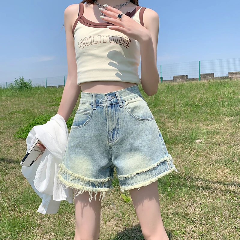 Real shot summer jeans women's shorts 2023 new Baby blue high street retro hot high waist super short hot pants
Real shot summer jeans women's shorts 2023 new Baby blue high street retro hot high waist super short hot pants