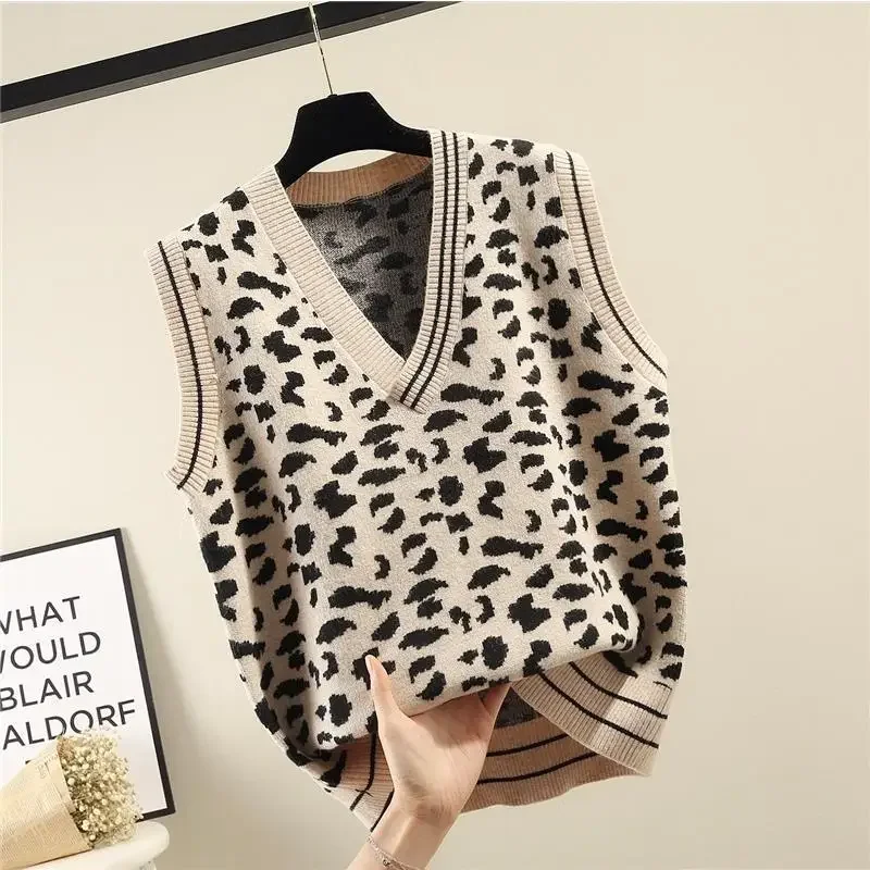 New Loose Korean Version of The V-neck Pullover Vest Women's Vest 2022 Leopard Print Sweater Women Ins Autumn Women's Clothing
New Loose Korean Version of The V-neck Pullover Vest Women's Vest 2022 Leopard Print Sweater Women Ins Autumn Women's Clothing