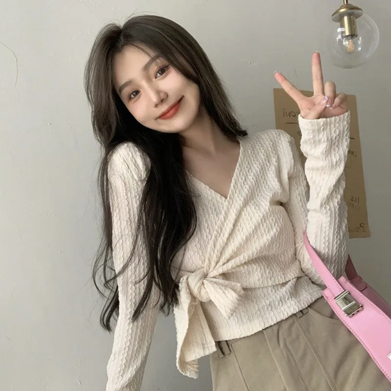 Spring and Autumn 2024 New Blouse Women Korean Style Solid Color Irregular V-neck Long Sleeve Office Lady Versatile Tops Female
Spring and Autumn 2024 New Blouse Women Korean Style Solid Color Irregular V-neck Long Sleeve Office Lady Versatile Tops Female