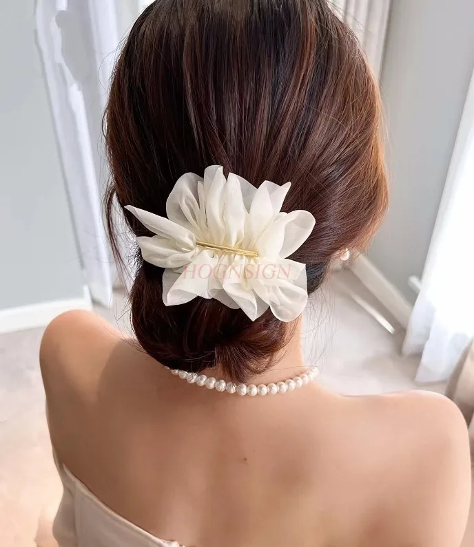 Chiffon mesh flower spring clip, fashionable and personalized spring/summer half tied hair clip, ponytail clip
Chiffon mesh flower spring clip, fashionable and personalized spring/summer half tied hair clip, ponytail clip