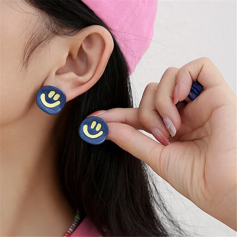 Sweet Cute Round Smiling Face Earrings For Women Girls Blue Enamel Stud Earrings Korean Jewelry Gift Y2K 
Sweet Cute Round Smiling Face Earrings For Women Girls Blue Enamel Stud Earrings Korean Jewelry Gift Y2K