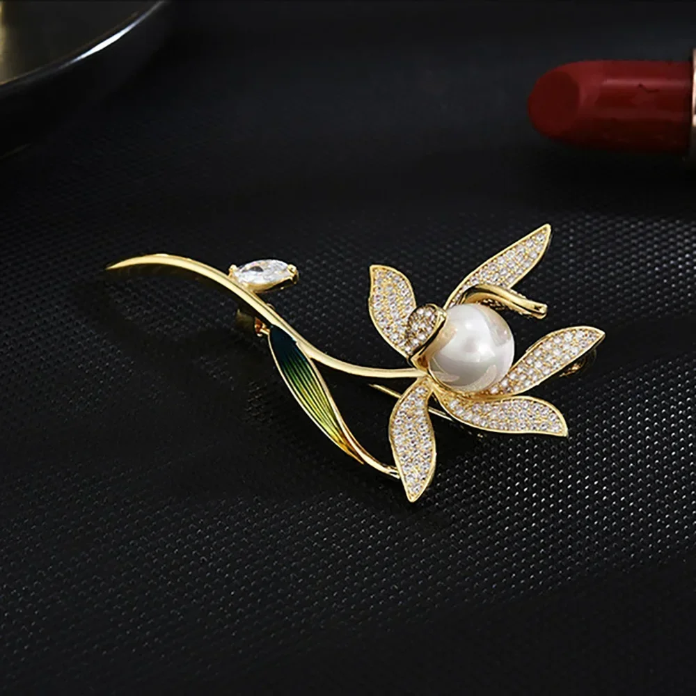 Charm Flower White Pearls Brooch for Women Vintage Inlaid Rhinestone Brooch Pins High Grade Jewelry Party Wedding Gifts
Charm Flower White Pearls Brooch for Women Vintage Inlaid Rhinestone Brooch Pins High Grade Jewelry Party Wedding Gifts