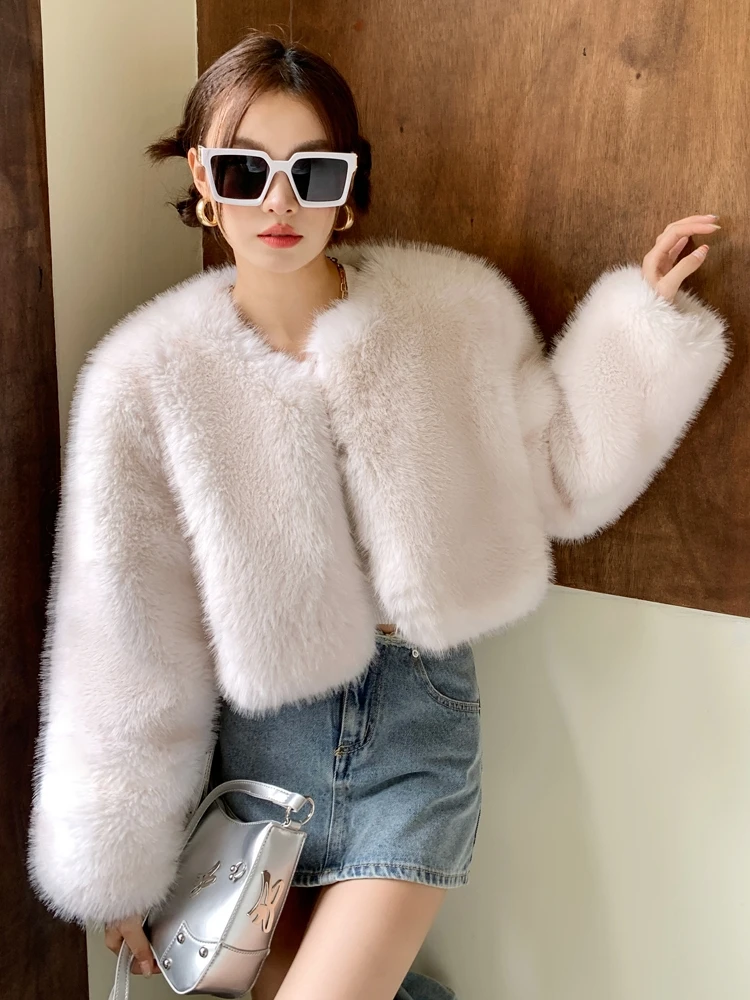 

2024 autumn/winter loose fashion new niche Antarctic fox fur coat for women's imitation wool long fur short white coat