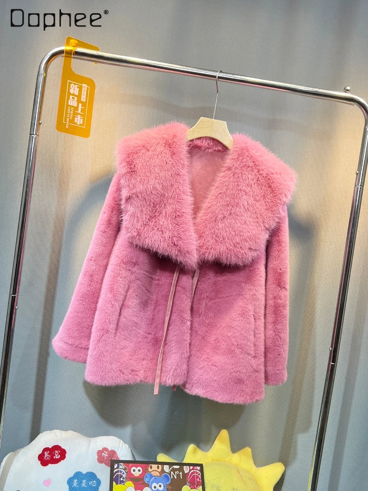 Sweet Style Fur Integrated Mink Fur Artificial Fur Coat for Women 2023 Winter New Loose Big Fur Collar Warm Long Sleeves Coat
Sweet Style Fur Integrated Mink Fur Artificial Fur Coat for Women 2023 Winter New Loose Big Fur Collar Warm Long Sleeves Coat